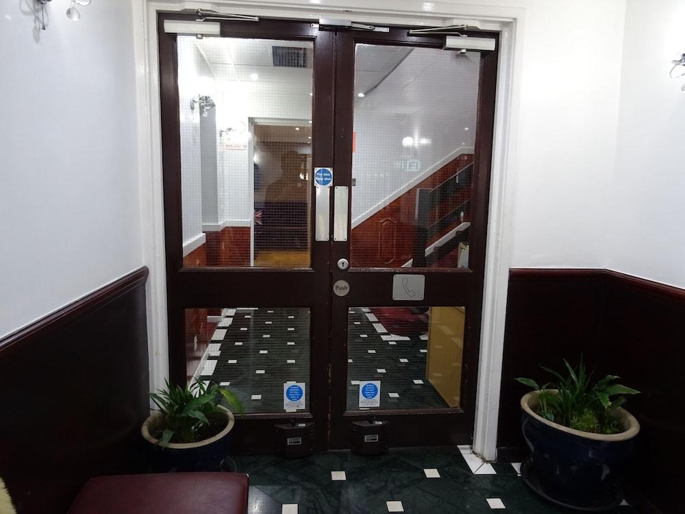 The Gatwick White House Hotel Horley Exterior photo