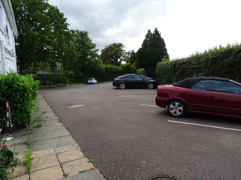 The Gatwick White House Hotel Horley Exterior photo