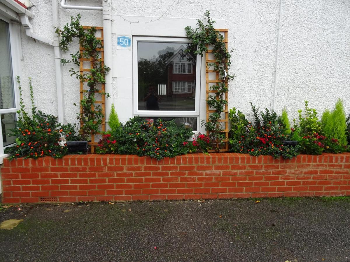 The Gatwick White House Hotel Horley Exterior photo